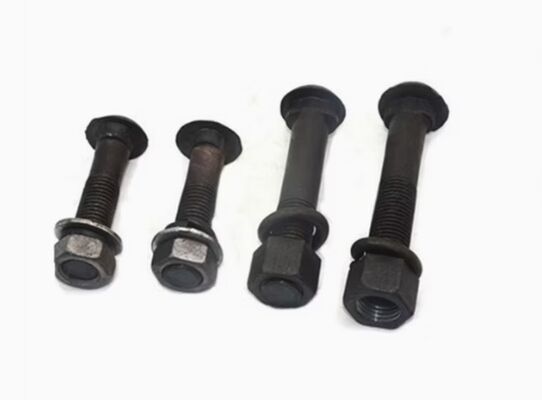 Sistema de fijación de vías férreas resistente a la intemperie, construido para soportar condiciones ambientales adversas y garantizar la durabilidad de la vía