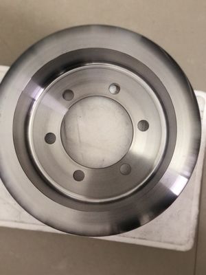 El anillo de acero resistente 42CrMo del engranaje que forjaba forjó el diámetro de las ruedas 550m m del carril